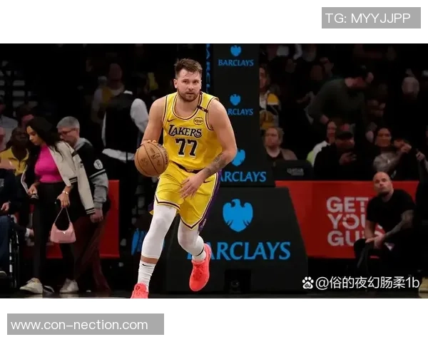 湖人掘金首节较量精彩回顾与战术分析